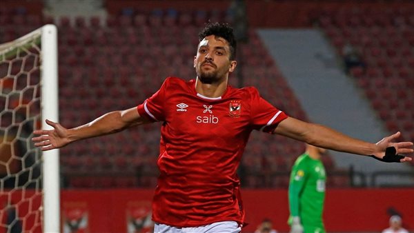 مصدر في الأهلي يرد على فرض عقوبة مضاعفة على اللاعبين بعد الوداع من الكأس 5 طرد طاهر محمد طاهر