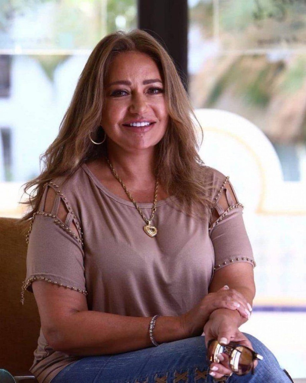 العربية اتكسرت تفاصيل تعرض ليلى علوي لحادث على طريق الساحل 2 ليلى علوي