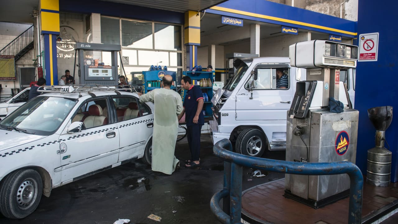 سعر البنزين والكهرباء سبب تأجيل الزيادة خبير طاقة يجيب 3 سعر البنزين والسولار