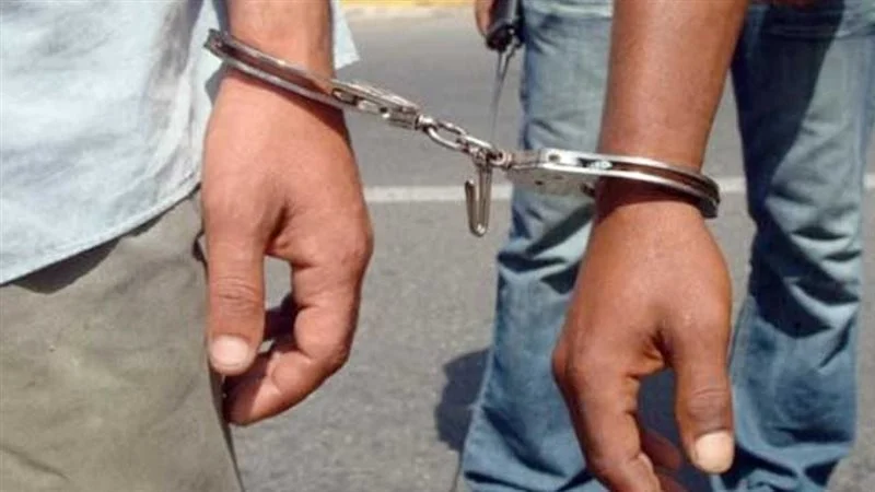 كشف تفاصيل القبض على رجل وسيدة في الإسكندرية يروجون لممارسة الرذيلة خلال تطبيقات الموبيل 4 القبض على