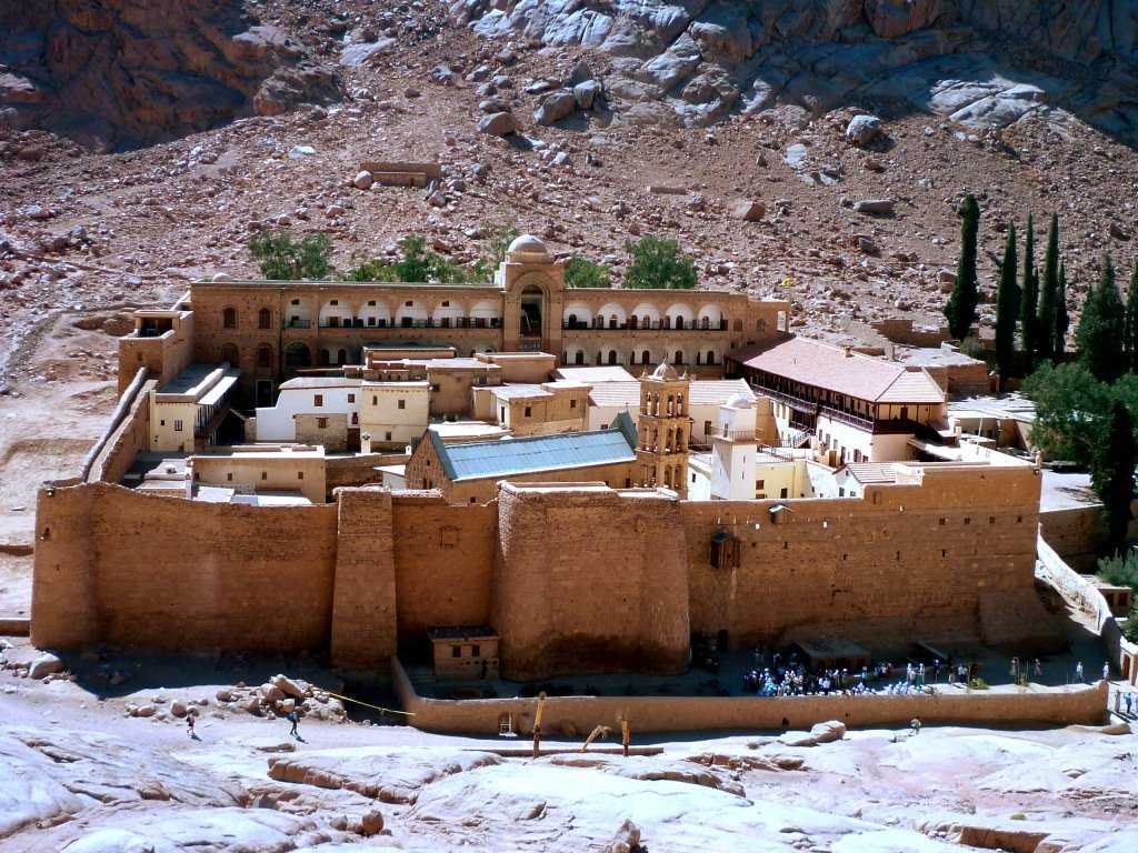 أزمة غير مسبوقة داخل دير سانت كاترين 15 راهب يعلنون عزل المطران داميانوس 3 دير سانت كاترين