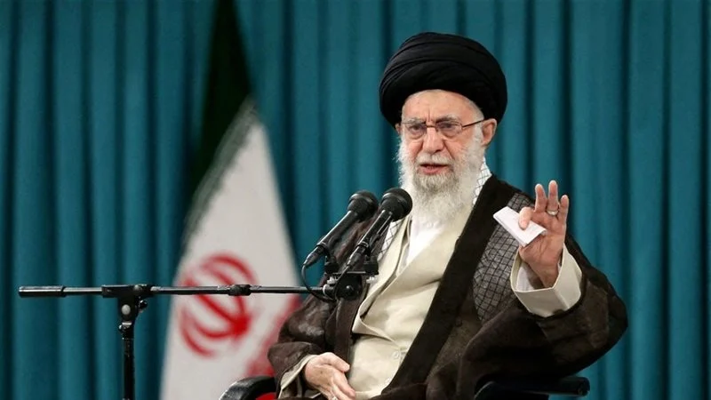 الإبن من الظل إلى العرش مجتبى خامنئي مرشداً أعلى لإيران بـ فرمان من الحرس الثوري 4 خامنئي