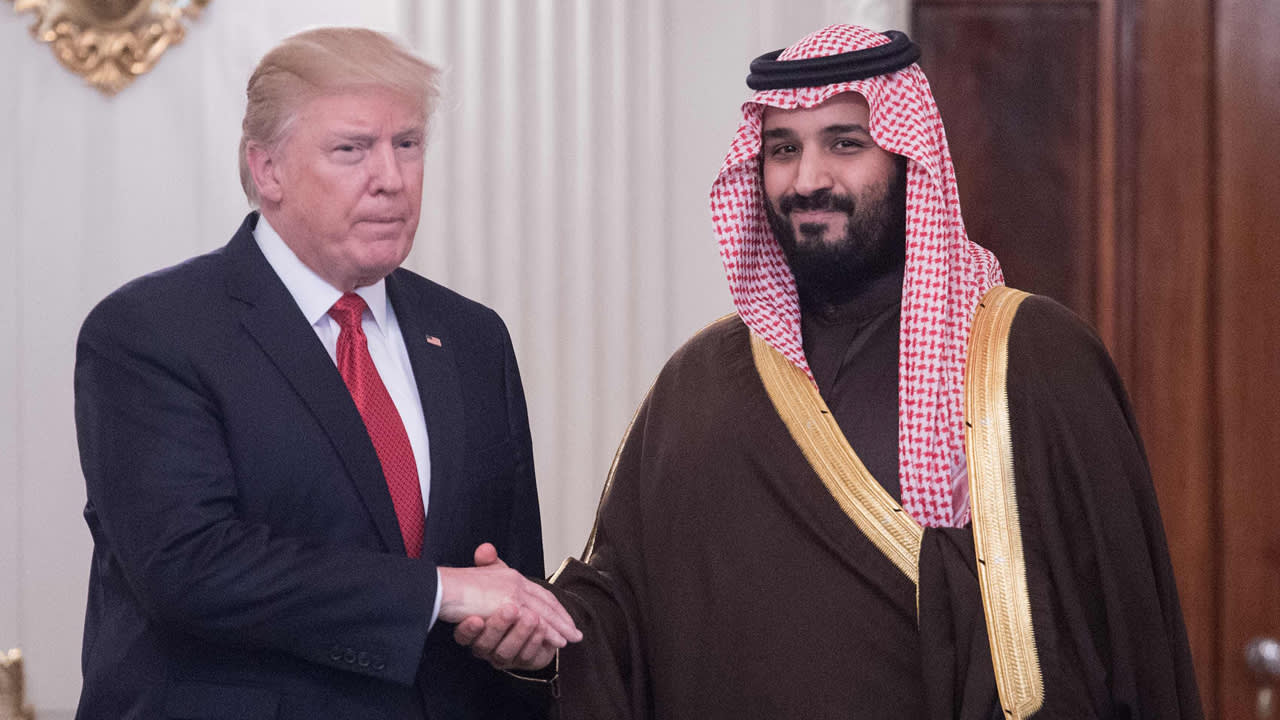 إثارة ضجة عارمة عقب ما كشفه تحليل لغة جسد محمد بن سلمان بجانب الرئيس الامريكي ترامب 5 أول إتصال لدونالد ترامب مع محمد بن سلمان
