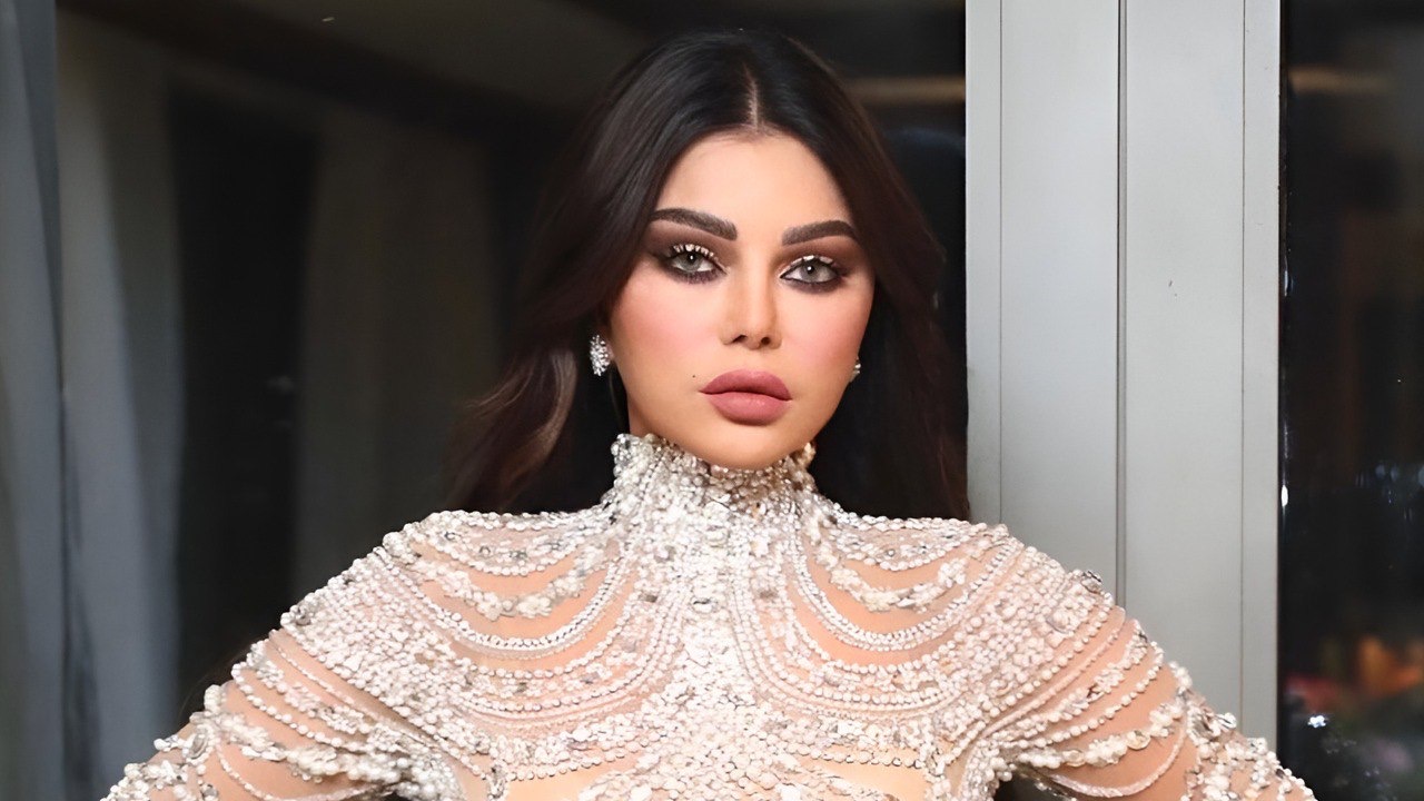 هيفاء وهبي تصدم الجميع تقص فستانها أمام الجماهير في حفلها الأخير 2 منع هيفاء وهبي من الغناء بمصر