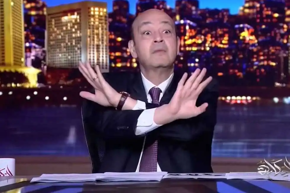 الإعلامي عمرو أديب كنت هتضرب في الطيارة المسئول عن قرار ضريبة الهواتف لازم يمشي 4 الإعلامي عمرو أديب