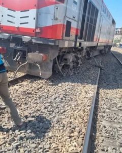 عاجل تصادم قطار وميكروباص في المنوفية بعد عبور غير قانوني 2 تصادم قطار وميكروباص