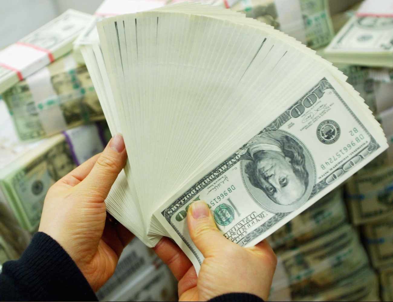 سعر صرف الدولار الأمريكي أمام الجنيه المصري اليوم 10/2/2026 تحت سقف الـ47 جنيهاً 2 سعر صرف الدولار