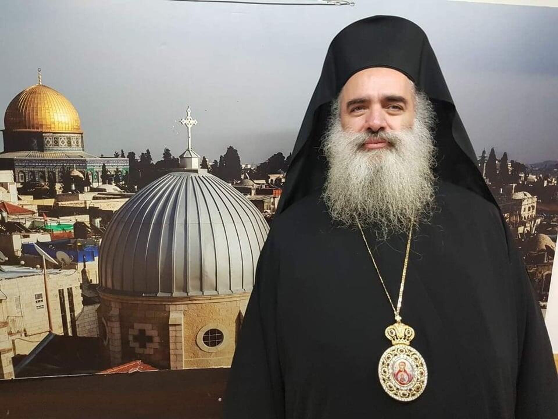 المطران عطا الله حنا الوحدة الوطنية خط أحمر وخطاب الكراهية مرفوض دينيًا وإنسانيًا 4 نداء إنساني عاجل من المطران عطا الله حنا