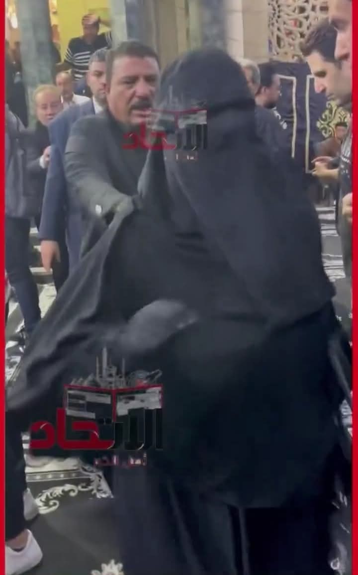تعليق الدكتور خالد منتصر على طرد سيدة منتقبة اقتحمت عزاء والد فنان لدعوة النساء إلى الحجاب 4 طرد سيدة منتقبة