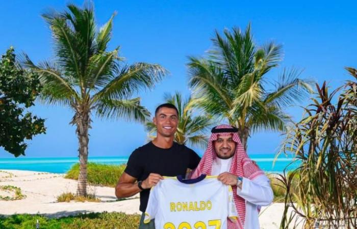 بـ حصة في النادي ونصف مليار إسترليني كريستيانو رونالدو يُجدد عقده مع النصر السعودي حتى 2027 4 قيمة عقد تاريخي لـ رونالدو