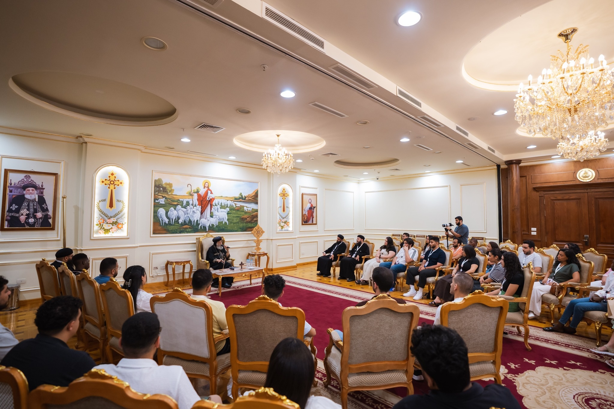 بالصور لقاء البابا تواضروس الثاني مع شباب ملتقى لوجوس الخامس في حلقات نقاشية 2 لقاء البابا تواضروس الثاني مع شباب ملتقى لوجوس