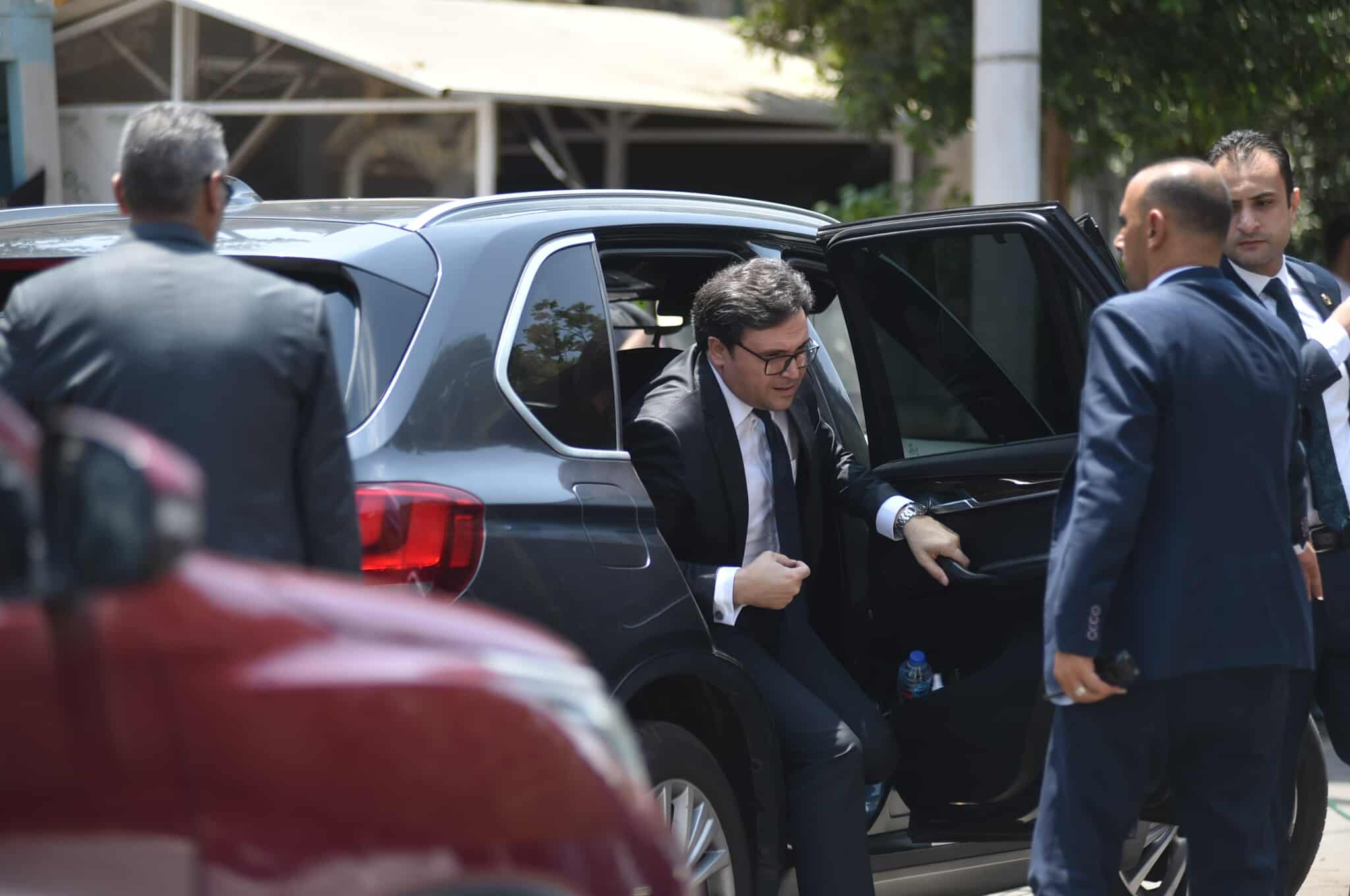 بالصور جنازة مهيبة للراحل لطفي لبيب شهدت حضورا واسعا لنجوم الفن ومحبيه 2 حضور وزير الثقافة جنازة الراحل لطفي لبيب