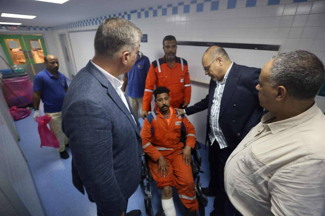 بالصور مصابي حادث غرق الحفار البحري آدم مارين 12بخليج السويس 6 مصابي حادث غرق الحفار البحري