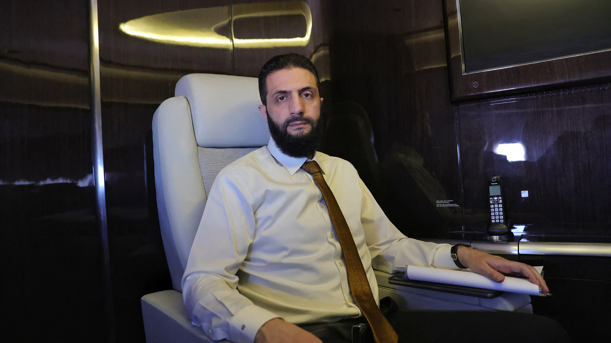ماذا يحدث في سوريا اختفاء غامض للرئيس الشرع وتأجيل خطابه لوقت لاحق 4 الرئيس السوري أحمد الشرع