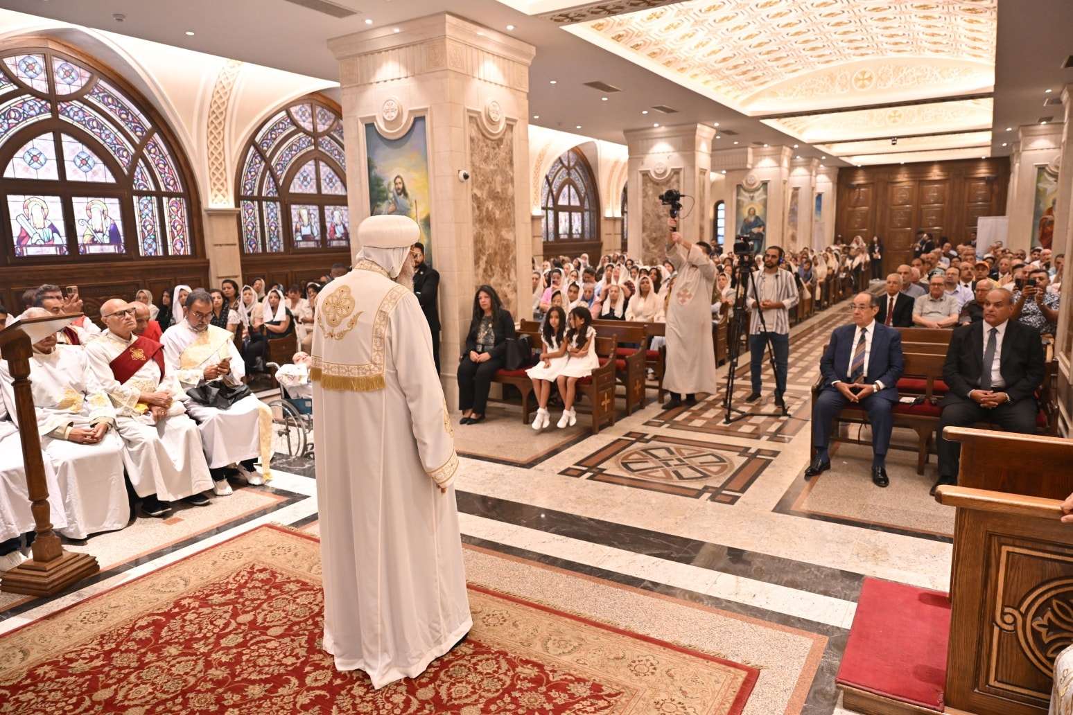بالصور صلأة البابا تواضروس الثاني قداس ذكرى مثلث الرحمات الأنبا مكاري أسقف سيناء 4 البابا تواضروس الثاني