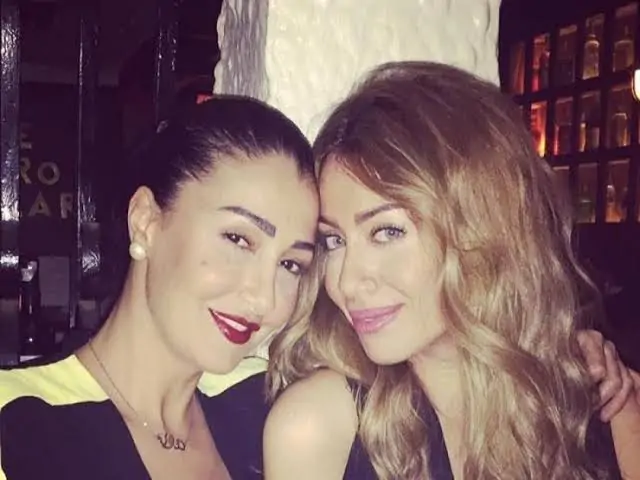 عاوزة فلوسي من غادة عبدالرازق صاحبة شركة فرنسية تستغيث من الفنانة وإبنتها 2 غادة عبد الرازق وإبنتها