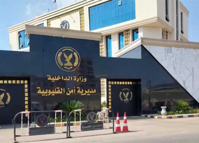 التحريات تكشف تفاصيل القبض على 4 متهمين باستدراج المواطنين بأكونتات فيك لسرقتهم بشبرا الخيمة 3 تفاصيل القبض على 4 متهمين