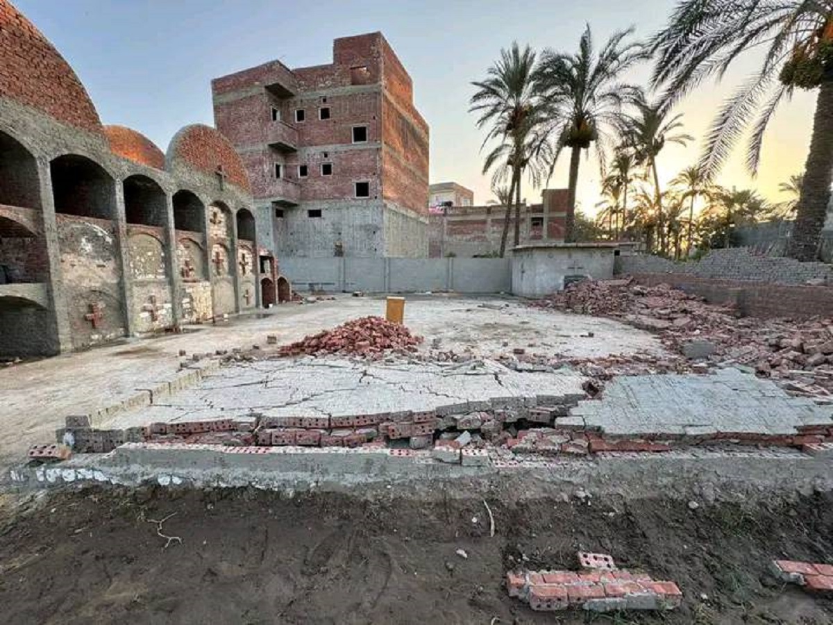 حالة من الغضب بين أقباط مدينة رشيد وانتقادات لمجلس المدينة بشان التاخر بحل أزمة هدم سور المقابر 4 هدم سور مقابر الأقباط