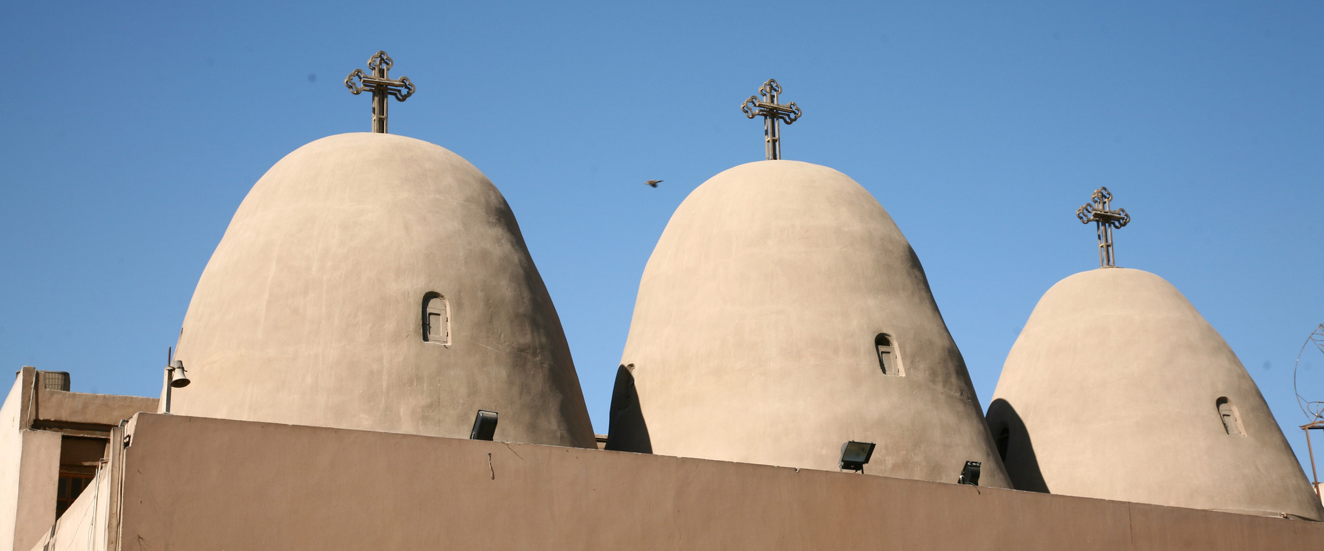 أقباط كنيسة العذراء مريم بالمعادي يستغيثون برئيس الجمهورية ويطالبون بمطب صناعي امام الكنيسة بسبب الحوادث 4 كنيسة العذراء مريم بالمعادي