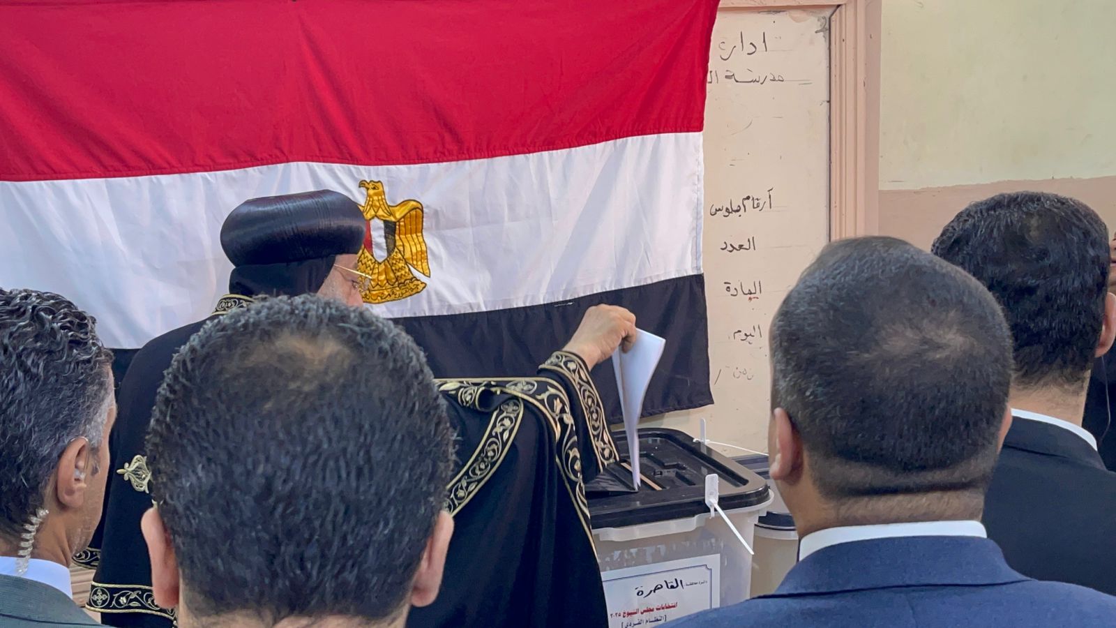 بالصور البابا تواضروس الثاني يدلي بصوته في انتخابات الشيوخ 2025 2 البابا تواضروس الثاني يدلي بصوته