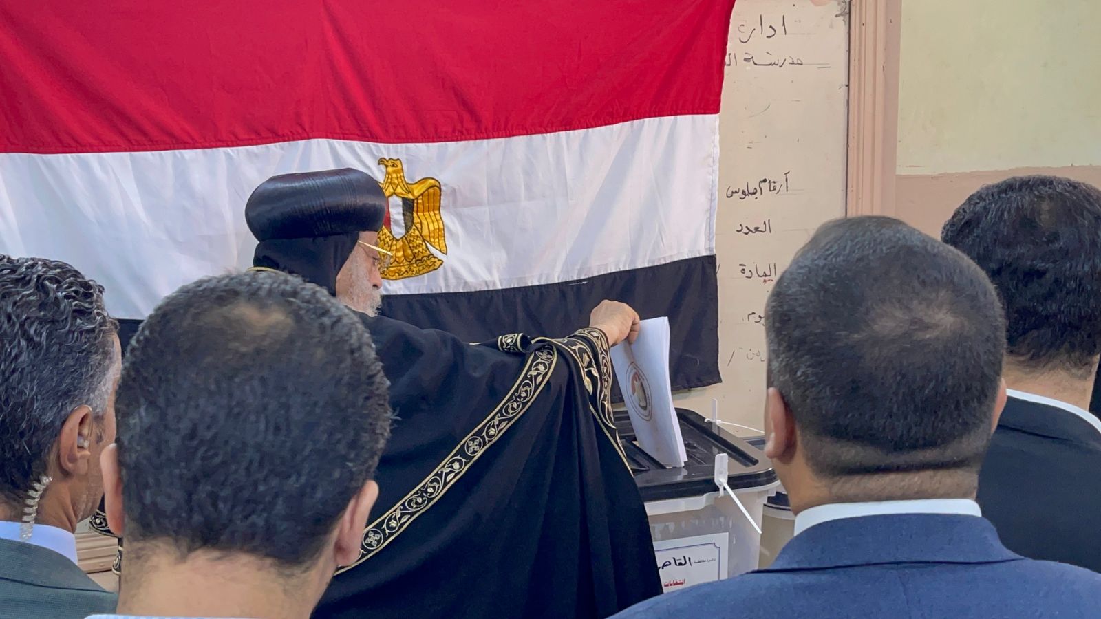 البابا تواضروس يشارك في انتخابات مجلس الشيوخ ويكشف مواصفات اختياره لعضو المجلس 2 البابا تواضروس