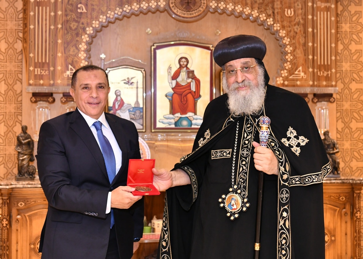 بالصور تفاصيل لقاء البابا تواضروس برئيس هيئة قضايا الدولة ومساعد وزير العدل للخبراء والطب الشرعي 4 البابا تواضروس يستقبل مساعد وزير العدل للخبراء والطب الشرعي