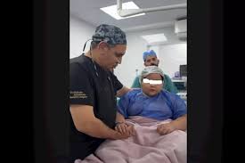 هي اللي طلبت الظهور أول رد فعل من الطبيب الذي أجرى عملية تكميم لطفلة 3 تكميم المعدة لطفلة
