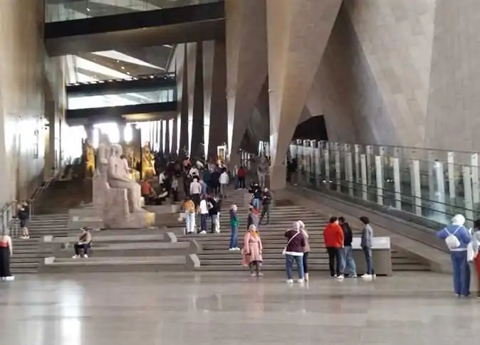 الإعلامية لميس الحديدي تكشف آداب زيارة المتحف المصري الكبير منع الحجز والدخول 4 افتتاح المتحف المصري الكبير
