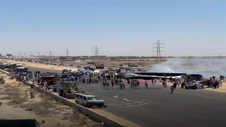 مصرع وإصابة 20 شخصًا في حادث تصادم مروع بطريق الإسكندرية مطروح 3 تصادم مروع بطريق الإسكندرية مطروح