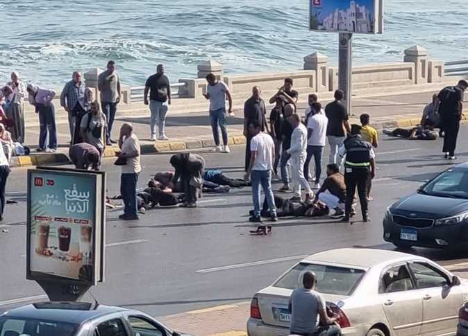 ارتفاع عدد ضحايا واقعة ميكروباص كورنيش الإسكندرية والنيابة تجري تحقيقات موسعة 2 واقعة ميكروباص كورنيش الإسكندرية
