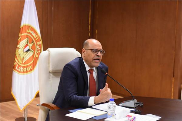 وزارة العمل تعلن فرص وظائف بمهنة التمريض بالإمارات برواتب تصل إلى 7000 درهم اعرف رابط التقديم 3 وظائف وزارة العمل