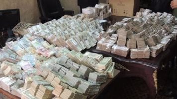 الأجهزة الأمنية تكشف المستور في الاستيلاء على 11 مليون جنيه 2 مليون ونص وقعوا في الشارع 2 الاستيلاء على 11 مليون جنيه