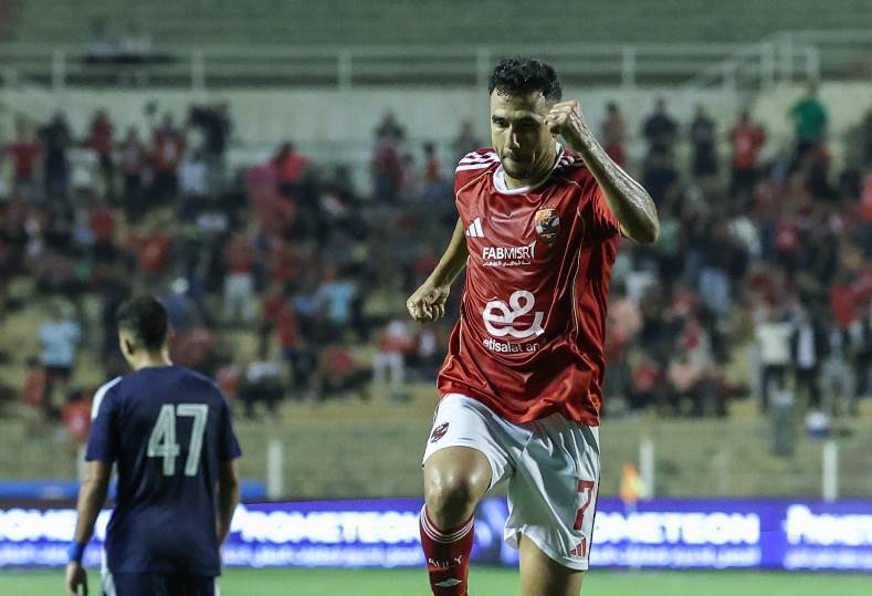 سر إشارة تريزيجيه في مباراة إنبي لجماهير النادي الأهلي 3 إشارة تريزيجيه في مباراة إنبي