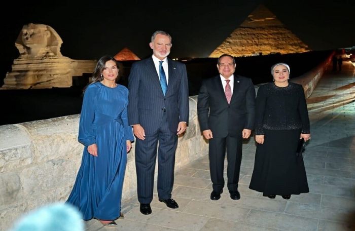 بالصور تفاصيل جولة الرئيس السيسي وقرينته وملك وملكة إسبانيا بمنطقة الأهرامات 2 جولة الرئيس السيسي وقرينته وملك وملكة إسبانيا