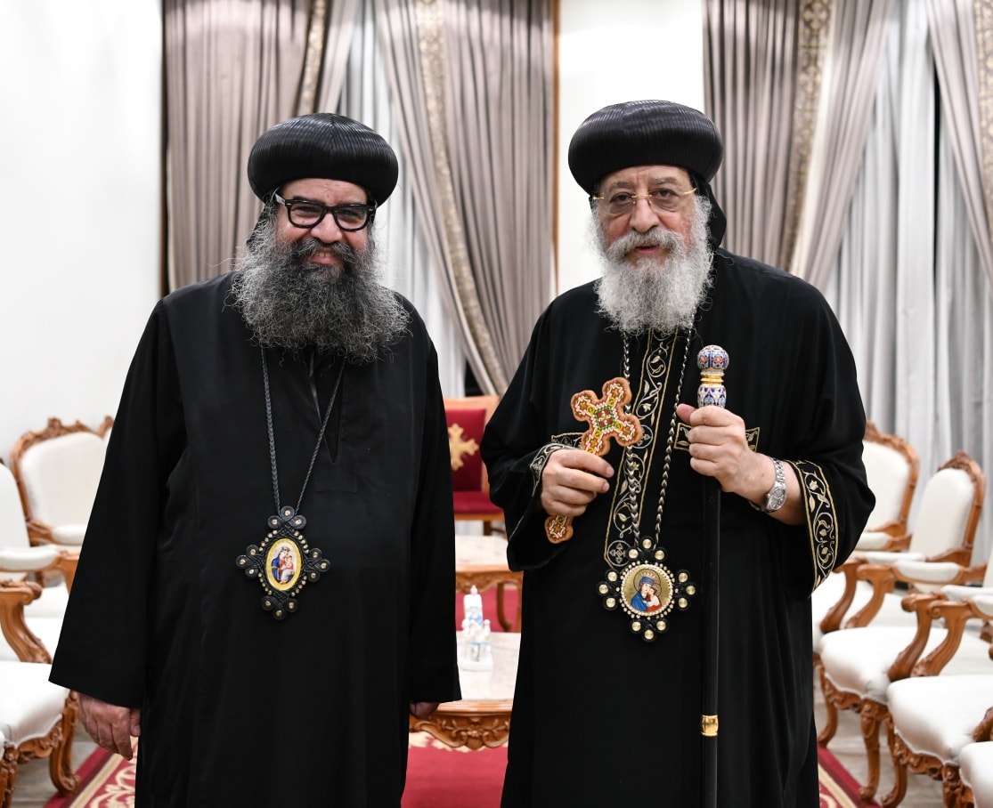 بالصور تفاصيل لقاء البابا تواضروس الثاني مع الأنبا نوفير والأنبا بيسنتي بالمقر البابوي 3 لقاء البابا تواضروس الثاني مع نيافة الأنبا بيسنتي