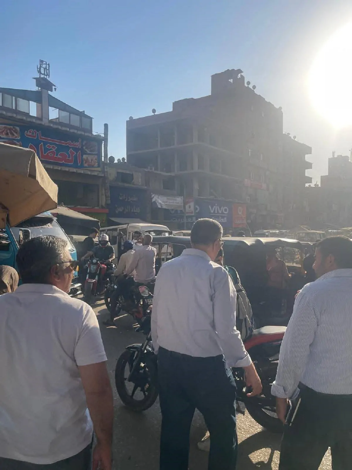 بالصور محافظ الجيزة يفاجئ مسئولي الأحياء بجولة تفقدية اتمشى لوحده في شوارع بولاق والدقي 4 محافظ الجيزة يفاجئ مسئولي الأحياء