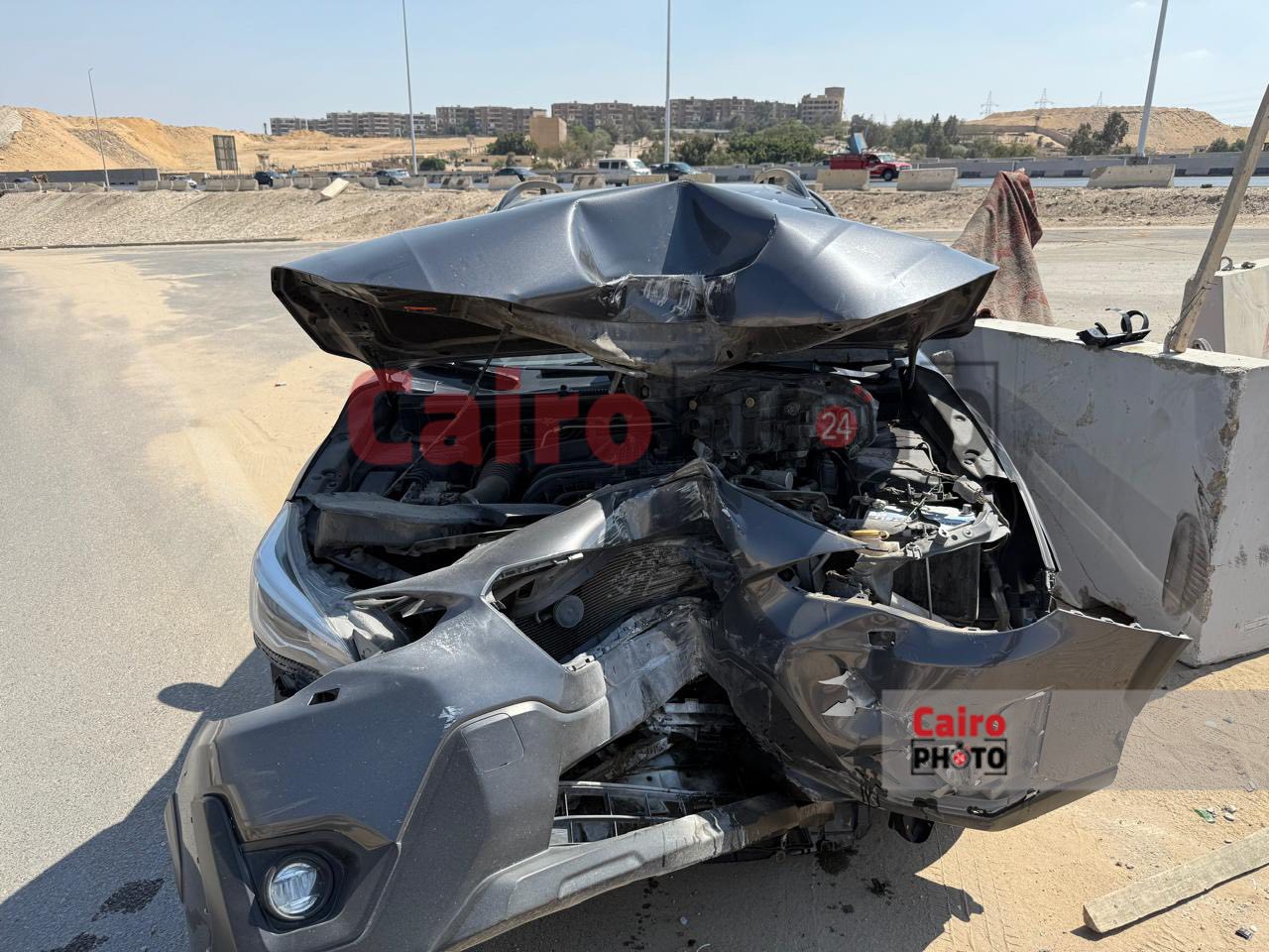 بالصور نجاة الفنان أحمد السقا من الموت المحقق تهشم سيارته وكدمات متفرقة 2 سيارة الفنان أحمد السقا بعد الحادث