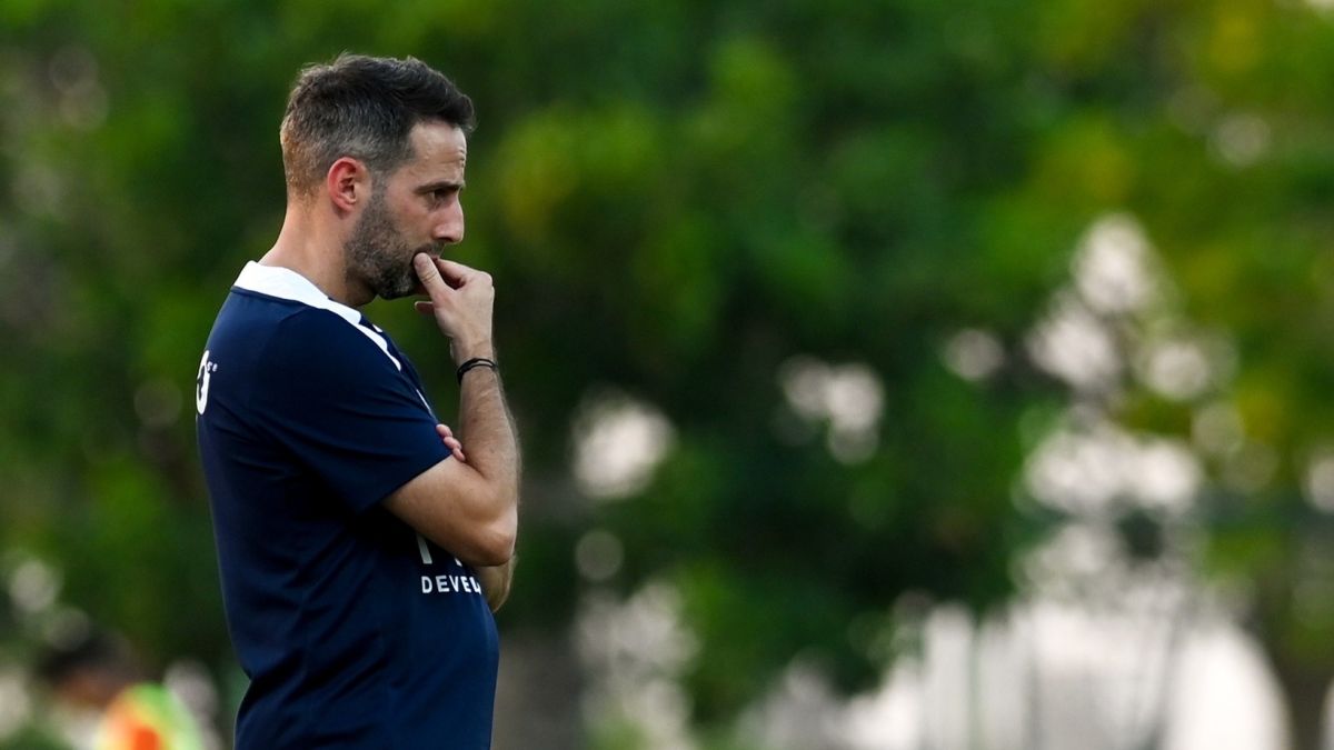 اقتحموا شقتي يانيك فيريرا يهاجم إدارة الزمالك بسبب إقالته من منصبه بشكل مفاجئ هشتكي للفيفا 3 يانيك فيريرا