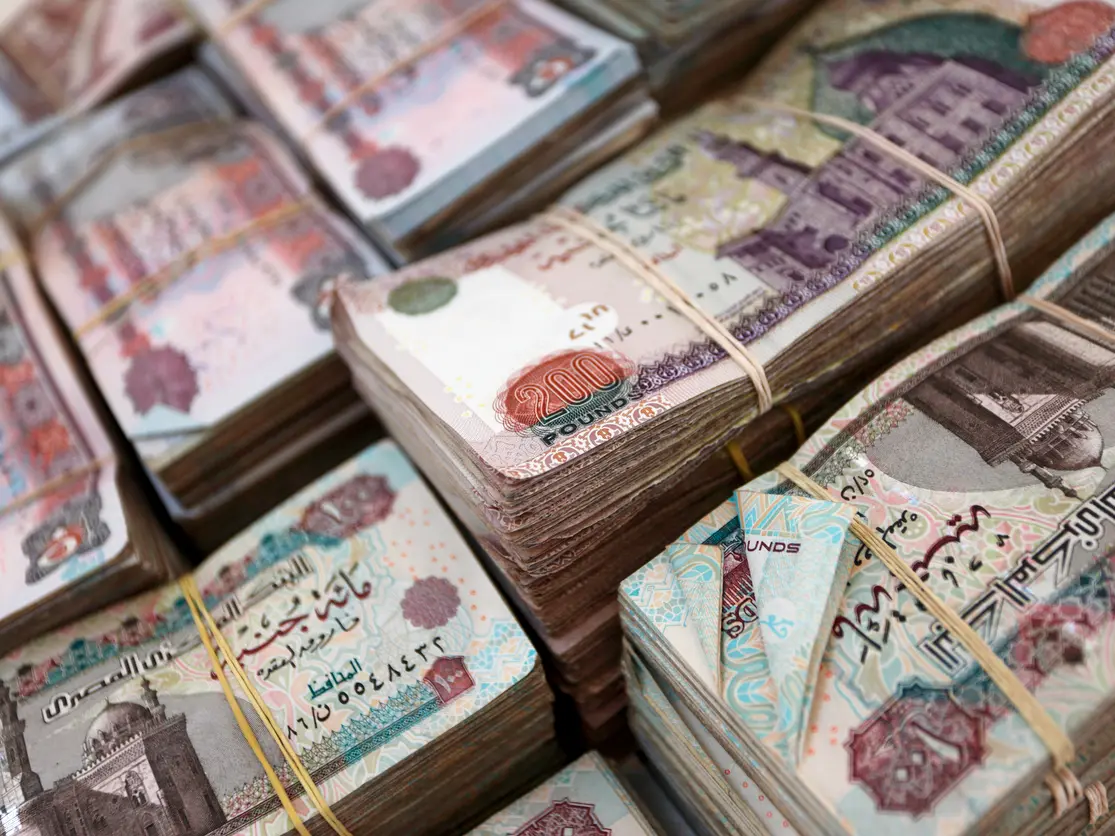 الأجهزة الأمنية تضبط الملايين لحظة اقتسامها بالأقصر ما شافوهمش وهما بيسرقوا شافوهم وهما بيتقاسموا 3 الأجهزة الأمنية