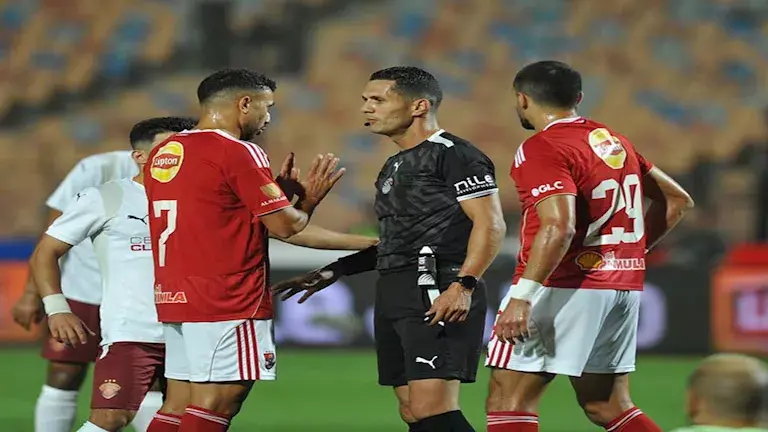 الإعلامي عمرو أديب ينتقد حكم مباراة فريق الأهلي وسيراميكا ضربة جزاء واضحة 3 مباراة فريق الأهلي وسيراميكا