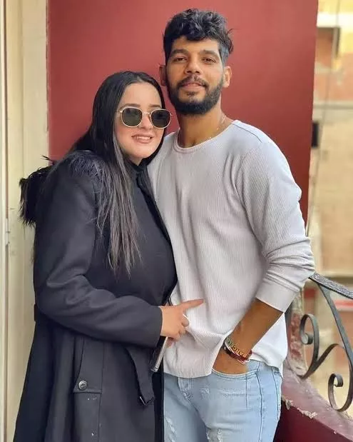 تصريح غريب وغامض من زوجة اللاعب الراحل إبراهيم شيكا يثير مواقع التواصل الاجتماعي 3 زوجة اللاعب الراحل إبراهيم شيكا