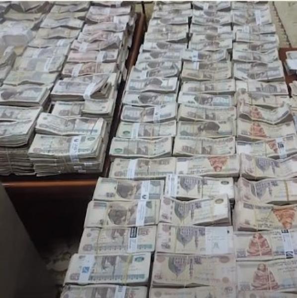 الأمن يفك لغز شوال الفلوس ومعركة السيارات واحدة من أغرب القضايا في صحراء الأقصر 3 لغز شوال الفلوس ومعركة السيارات بالأقصر