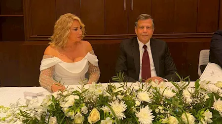3 أجيال بصورة واحدة المخرجة إيناس الدغيدي بحفل زواجها مع ابنتها وحفيدتها 2 إيناس الدغيدي بحفل زواجها