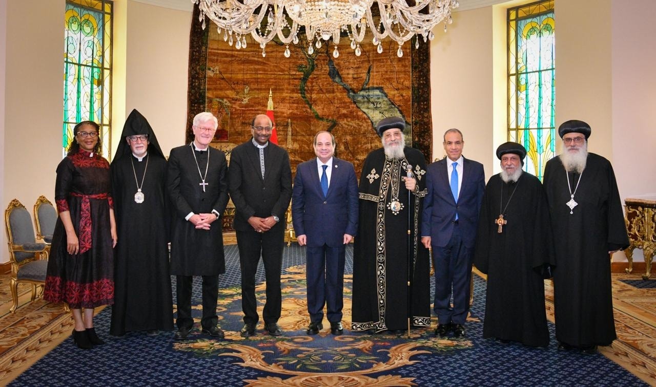 بالصور الرئيس السيسي يستقبل البابا تواضروس الثاني ووفد مجلس الكنائس العالمي 4 الرئيس السيسي يستقبل البابا تواضروس الثاني