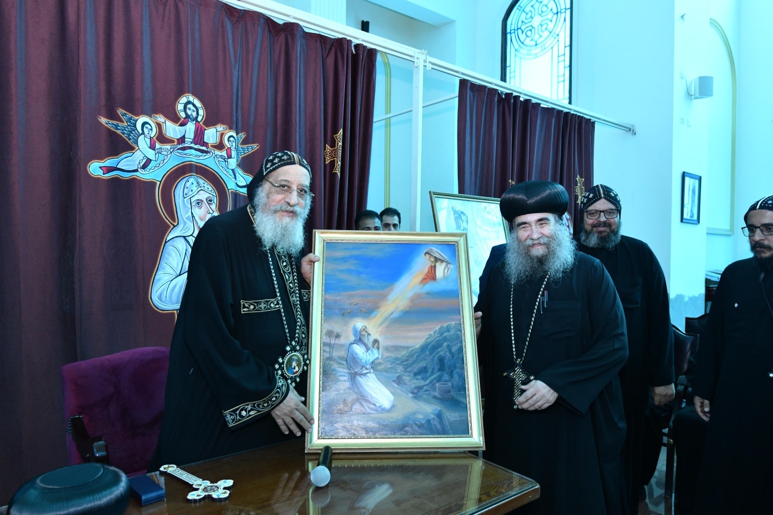 بالصور البابا تواضروس الثاني يلتقي برهبان دير الأنبا هرمينا بأسيوط 3 البابا تواضروس الثاني يلتقي برهبان دير الأنبا هرمينا