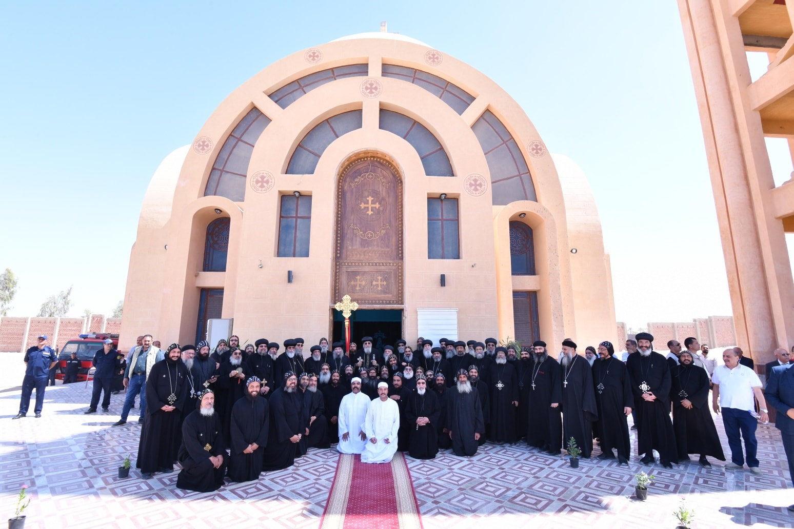 بالصور البابا تواضروس الثاني يلتقي برهبان دير الأنبا هرمينا بأسيوط 4 البابا تواضروس الثاني يلتقي برهبان دير الأنبا هرمينا