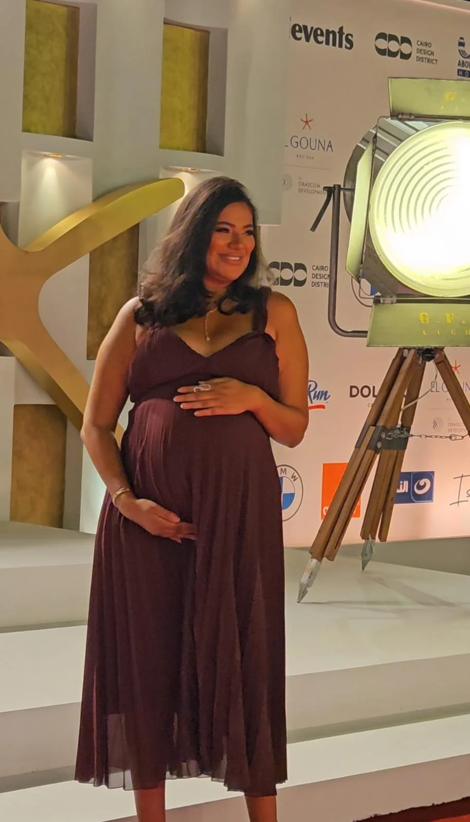 مهرجان الجونة السينمائي بالصور ثراء جبيل أول فنانة حامل على الريد كاربت تتصدر ترند جوجل 2 الفنانة ثراء جبيل بمهرجان الجونة السينمائي