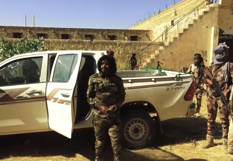 قوات الدعم السريع السودانية تعلن القبض على ضابط بارز يعرف باسم عيسى أبو لولو تمهيدا لمحاكمته في انتهاكات الفاشر 2 القبض على ضابط بارز يعرف باسم عيسى أبو لولو