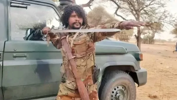 قوات الدعم السريع السودانية تعلن القبض على ضابط بارز يعرف باسم عيسى أبو لولو تمهيدا لمحاكمته في انتهاكات الفاشر 3 قوات الدعم السريع تعلن القبض على عيسى أبو لولو
