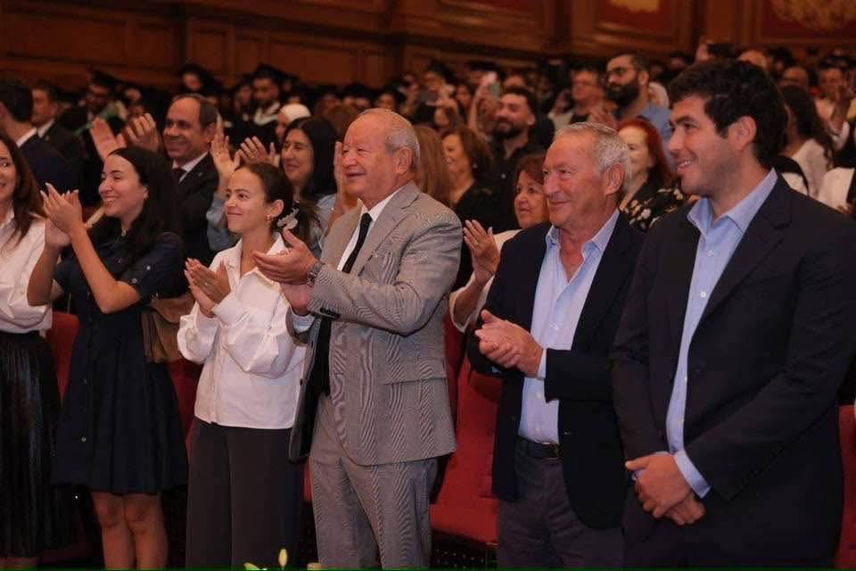 بالصور الجامعة البريطانية تمنح السيدة يسرية لوزا والدة نجيب ساويرس الدكتوراه الفخرية 3 منح السيدة يسرية لوزا الدكتوراه الفخرية